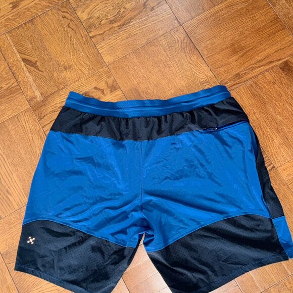 Lululemon Elevated Short XL - Picture 3 of 4